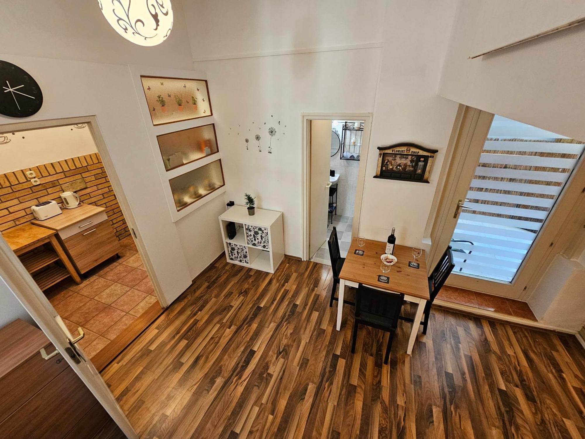 The Greenest Vintage Lodging — Photos 2