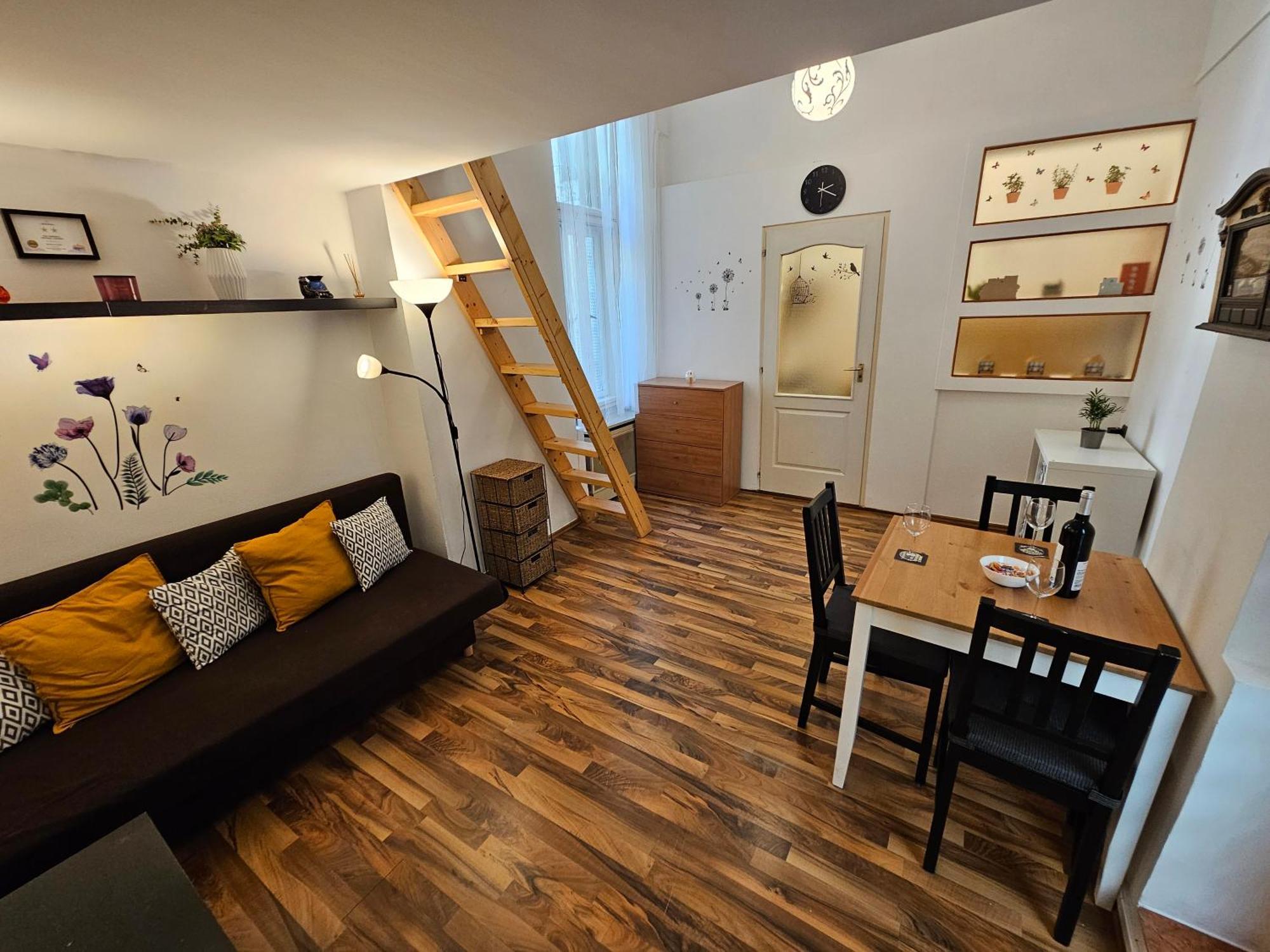 The Greenest Vintage Lodging — Photos 1